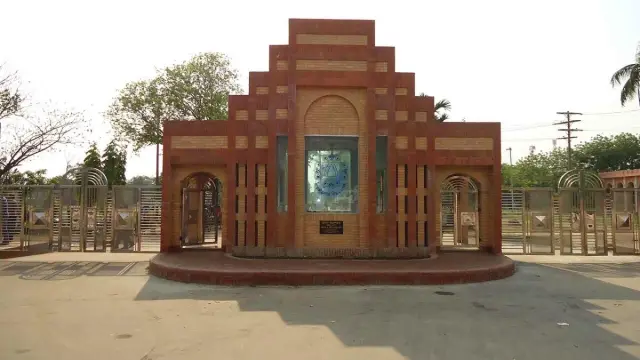 চলন্ত বাস থেকে জাবির ছাত্রীকে ধাক্কা