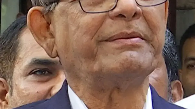 নিজ জেলায় ভোট দিলেন মির্জা ফখরুল
