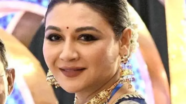 ‘আইকন’ শব্দটির সার্থক বাংলা প্রতিশব্দ উত্তম কুমার: জয়া
