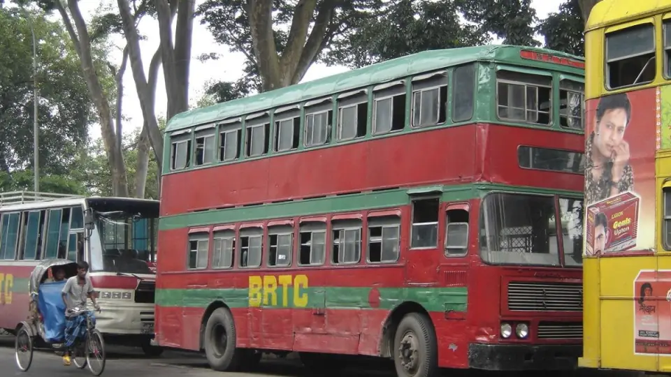 ট্রাক থামিয়ে চালক ঘুমিয়ে পড়ায় ভয়াবহ যানজট