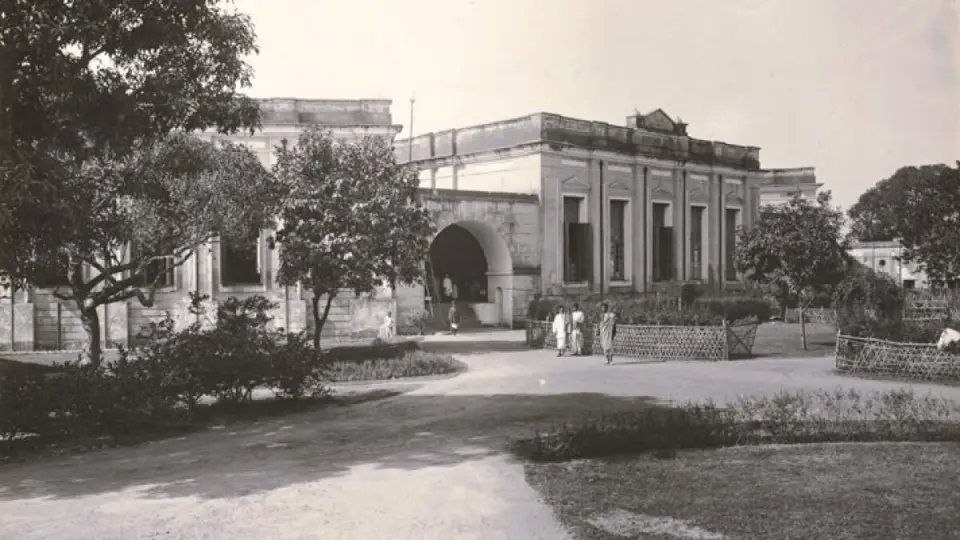 মাইলস্টোনে শুরু হয়েছে পাঠদান