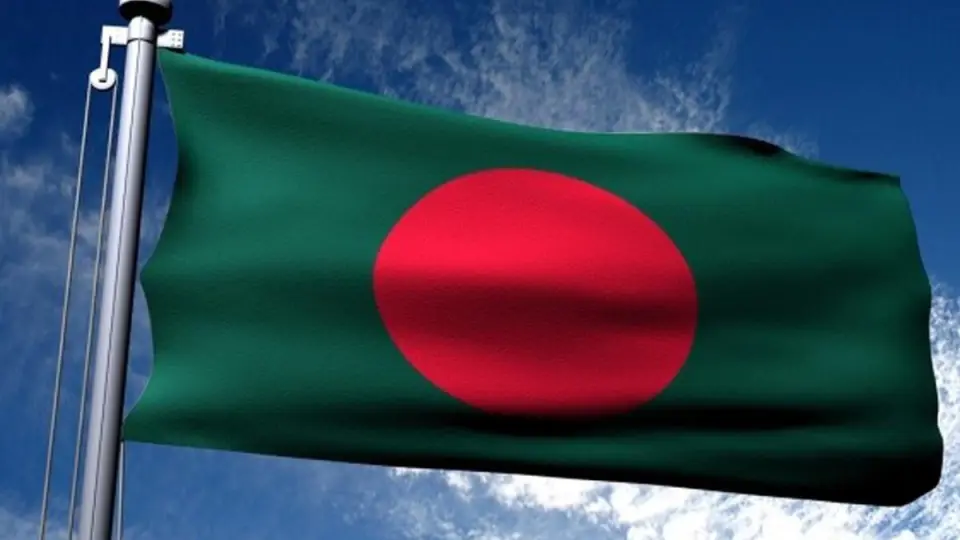 জাতীয় পতাকা নিয়ে সর্বাধিক প্যারাস্যুটিং করে বিশ্বরেকর্ড