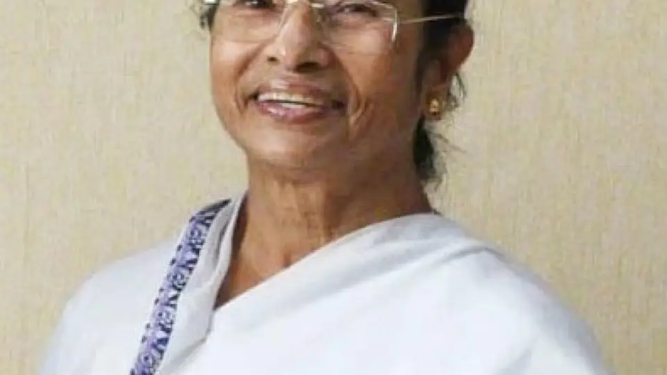 মিষ্টি আর ফুল পাঠালেন মমতা