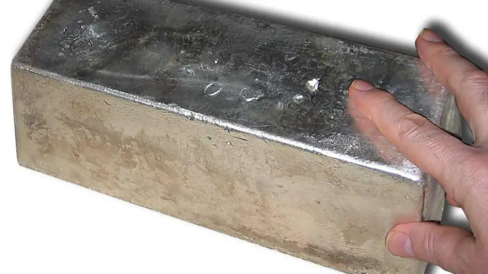 স্বর্ণের পর বাড়লো রুপার দামও