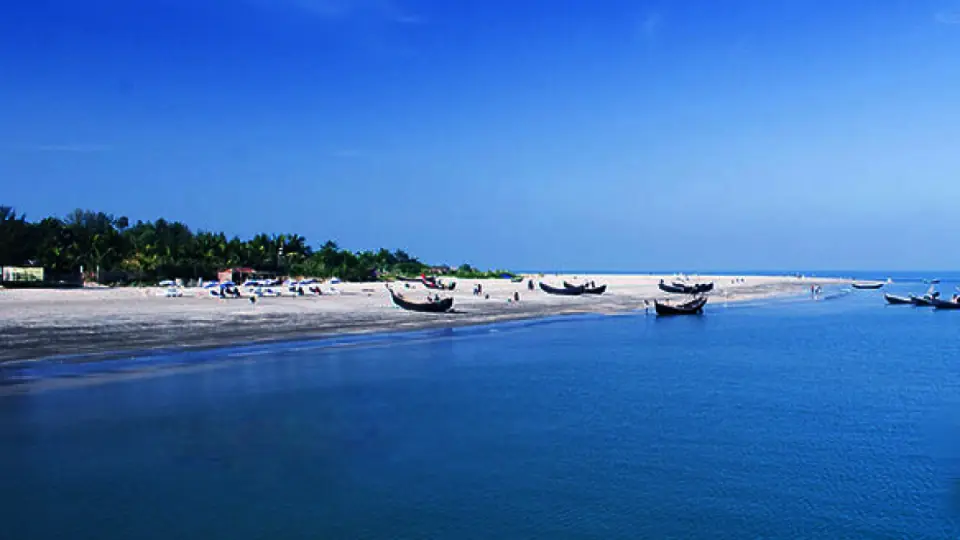 ৭ জেলার নদীবন্দরে সতর্কসংকেত