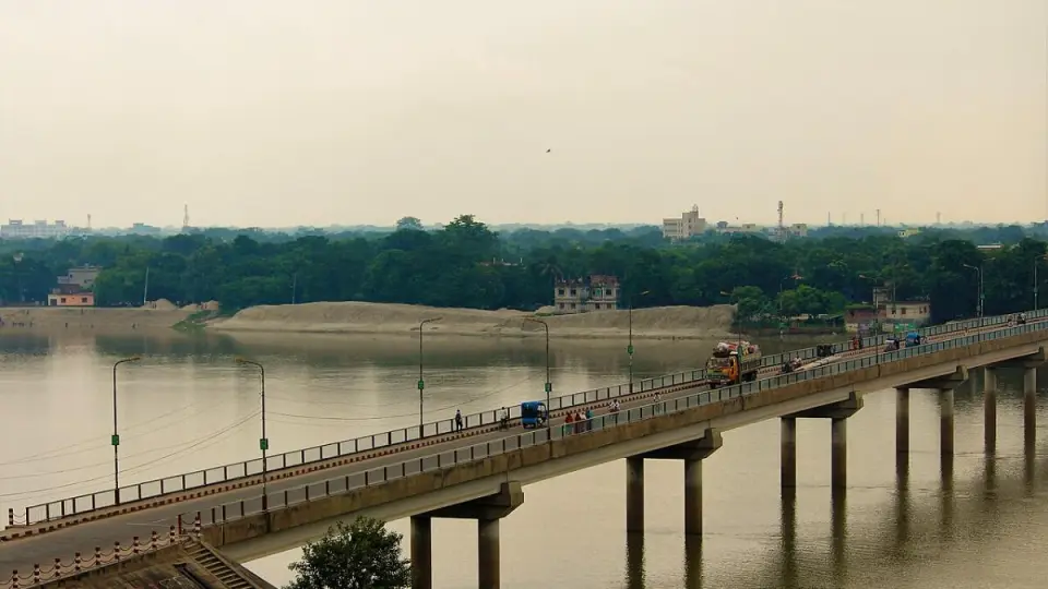 ফুটপাতের খাবার খেয়ে হাসপাতালে ৭ শিক্ষার্থী