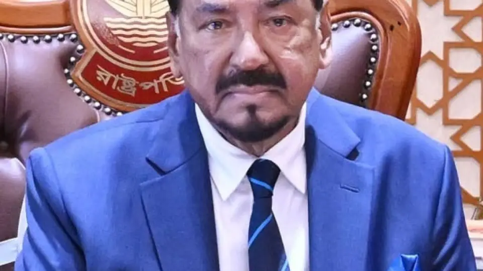 বঙ্গভবন ছাড়লেন অস্থায়ী রাষ্ট্রপতি হাফিজ উদ্দিন আহমদ