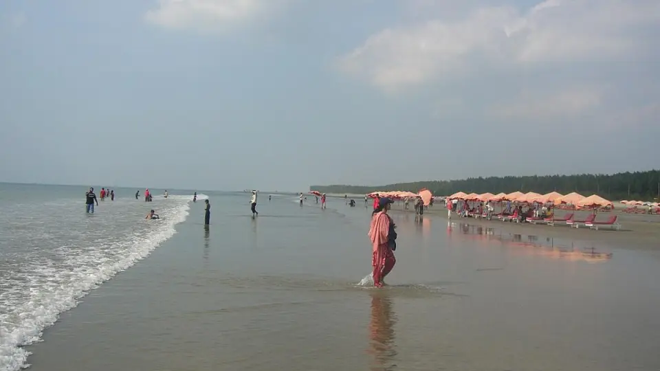 পূজার ছুটিতে কুয়াকাটা সৈকতজুড়ে উৎসবের আমেজ